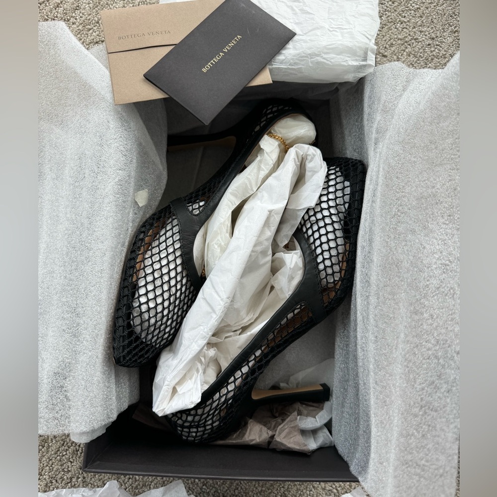 Bottega Veneta Black Mesh Chain-Trim Pump - Picture 9 of 10